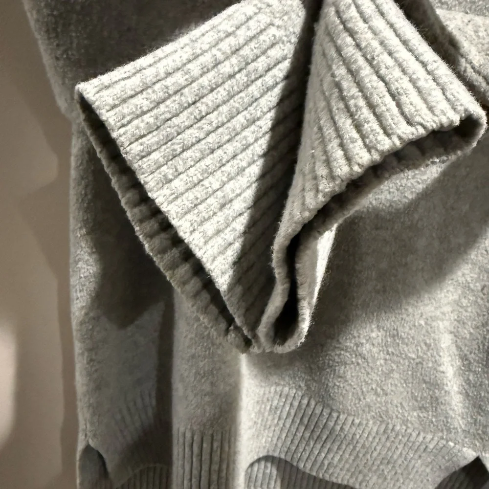 Uniqlo Classic Grey Turtleneck Wool Sweater XS - Picture 2 of 6